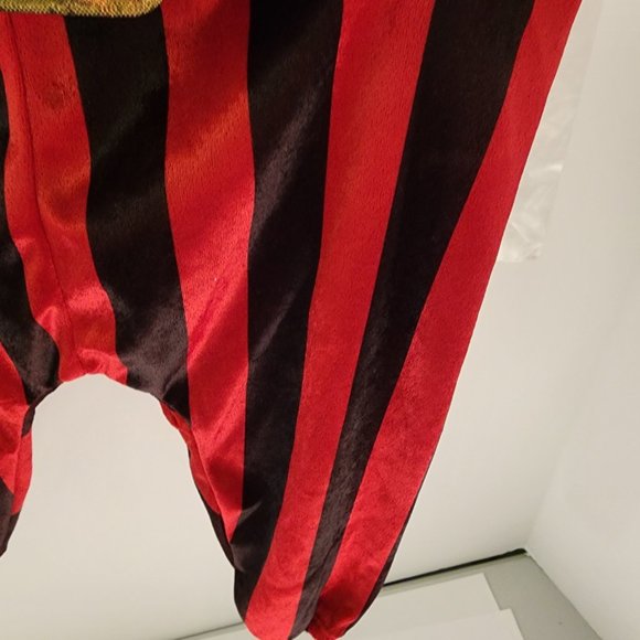 Pint Size Pirate Outfit/Onesie for Infant 6-12 months - Picture 3 of 8